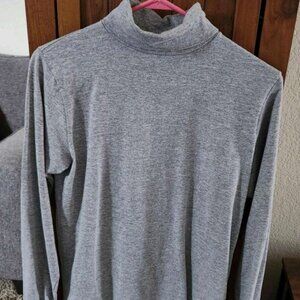 FRUIT OF THE LOOM WOMANS TURTLENECK SHIRT (SIZE M)